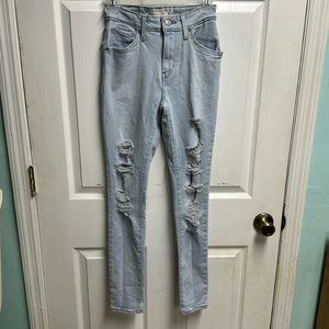 Levi’s 721 High Rise Skinny Jeans. Light Wash, 25
